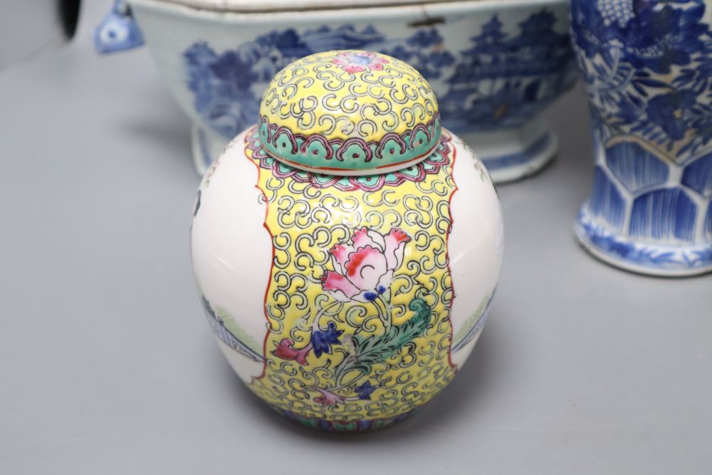 An 18th century Chinese blue and white tureen and cover, height 25cm, a Kangxi blue and white vase and three jars